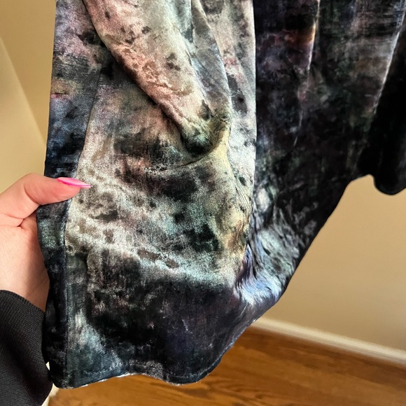 ▪️SOFT SURROUNDINGS: Women’s XL, multicolor blend 3/4 sleeve velour blouse▪️ - Picture 5 of 6